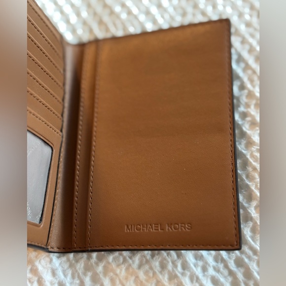 Michael Kors Brown and Black Monogram Card & Passport Sleeve NWOT - Picture 4 of 4